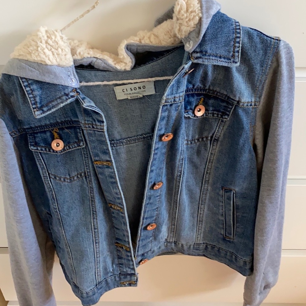 denim jacket with fur hoodie and grey sleeves